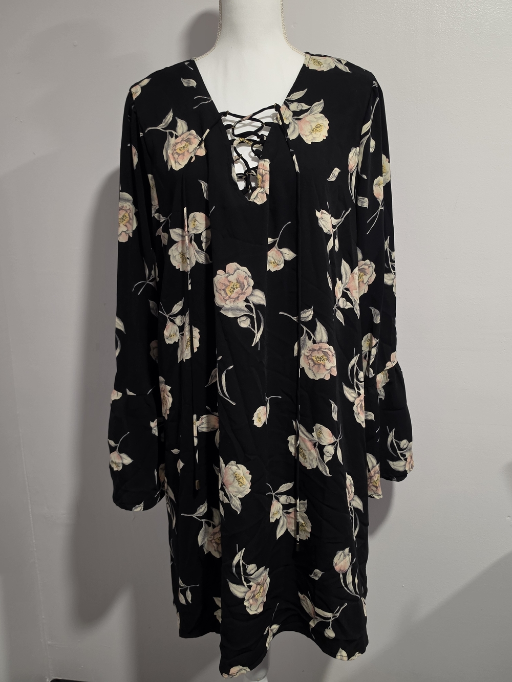 NWT Blu Pepper Anthropologie Black Floral Lace-Up Long Sleeve Dress Size 3XL